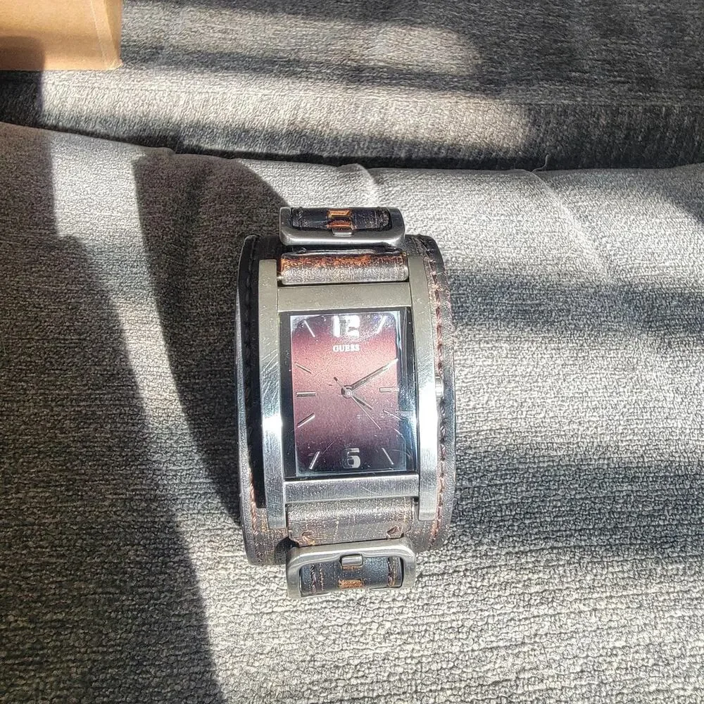 Vintage Guess Mens Watch Gray Case Brown Dial Brown Leather Bund Strap Quartz